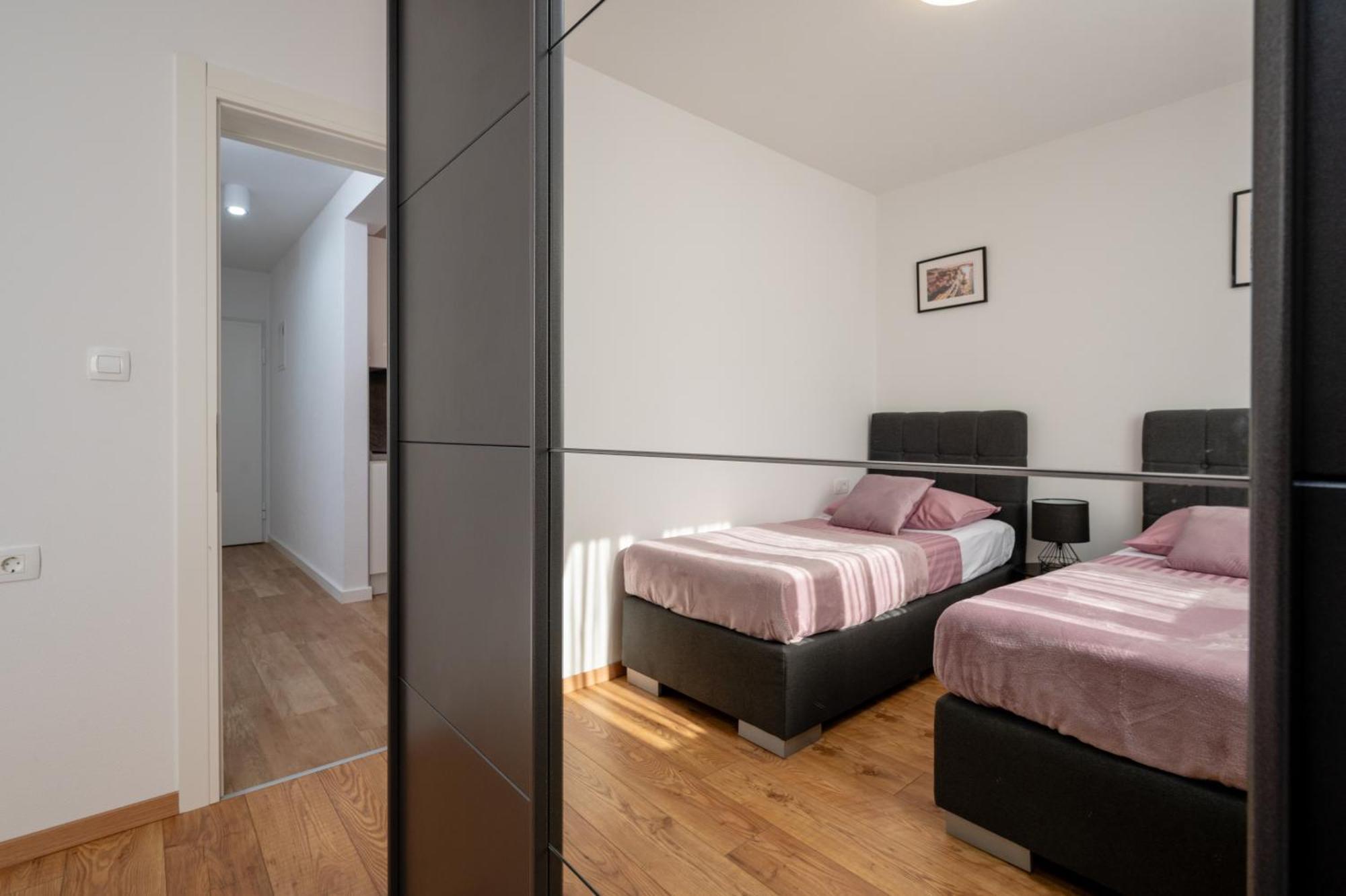 Apartment Ivi Трогір Екстер'єр фото