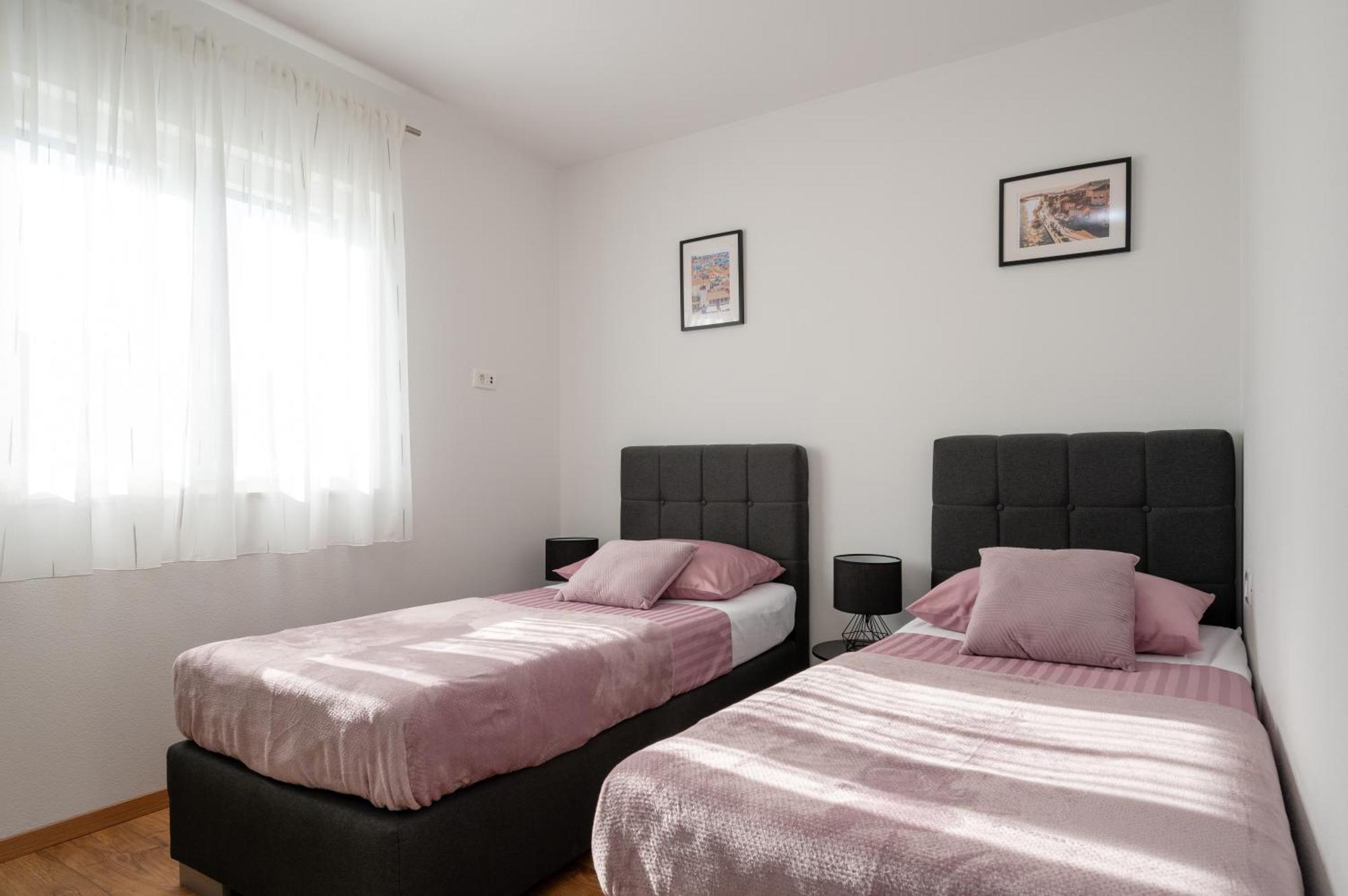 Apartment Ivi Трогір Екстер'єр фото