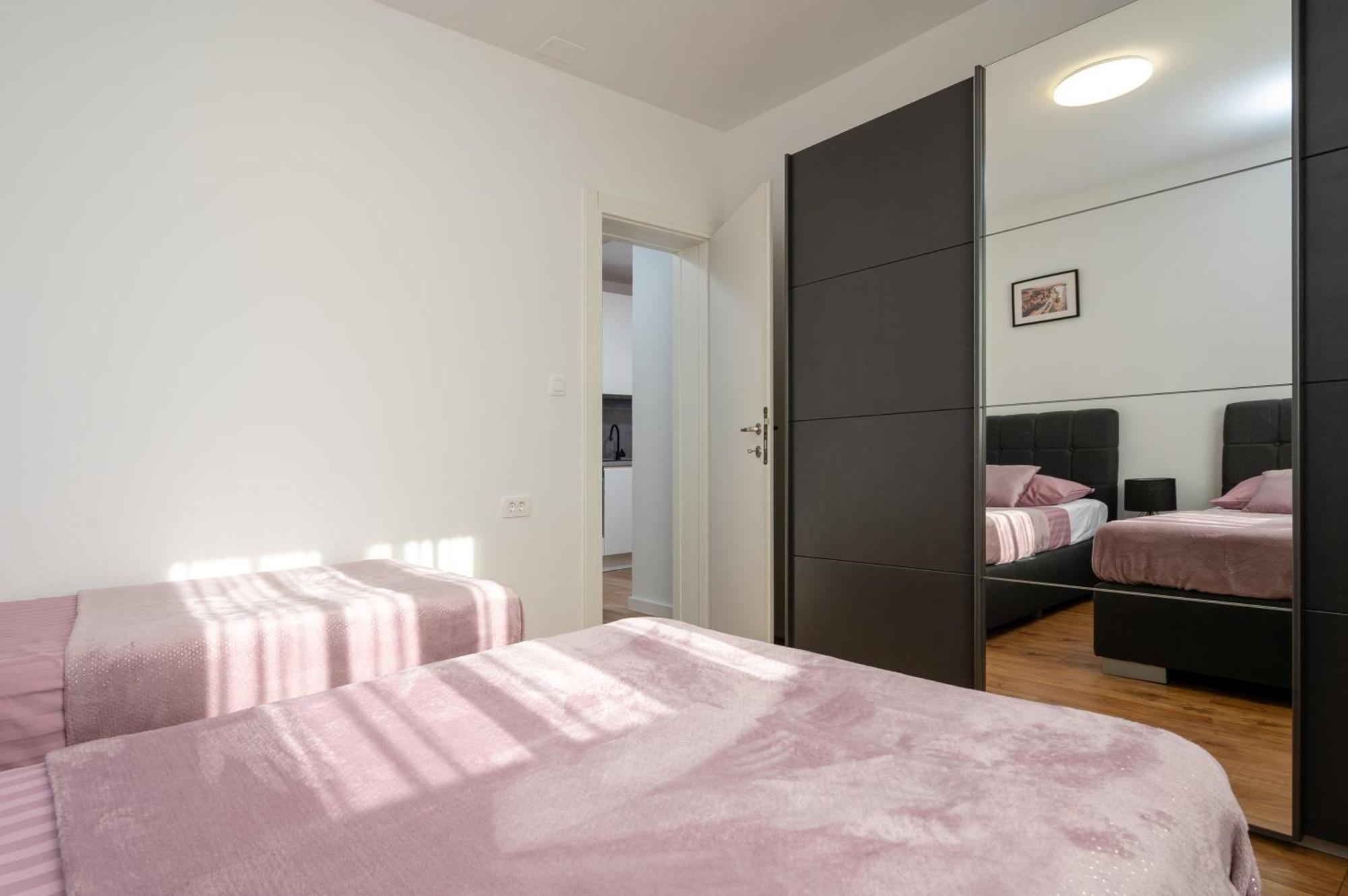 Apartment Ivi Трогір Екстер'єр фото